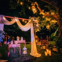 Decoración con luces cálidas y telas